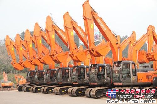 日立建机加大对于新机型的研发速度,增强销售力度,提高市场占有率
