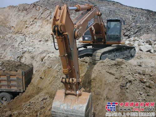 凯斯CX360B露天煤矿施工现场图片