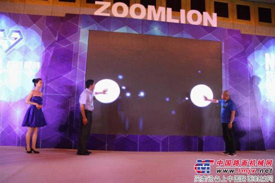 2012年品牌服务全球巡展东北大区启动仪式现场