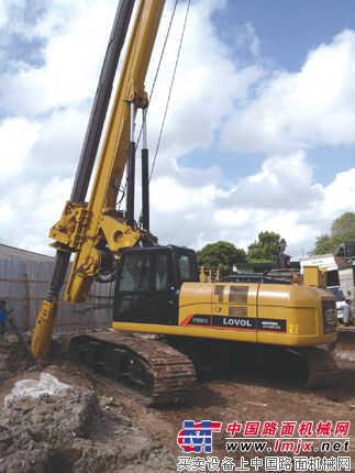 雷沃旋挖钻斯里兰卡建设显风彩