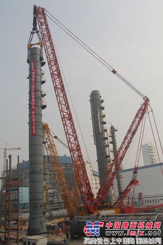 三一SCC16000履带起重机圆满完成漳州翔鹭石化C-411-1罐体吊装作业