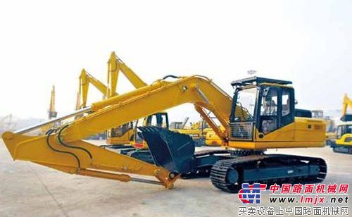 中联重科首台符合欧Ⅲ排放标准挖掘机ZE230-9下线