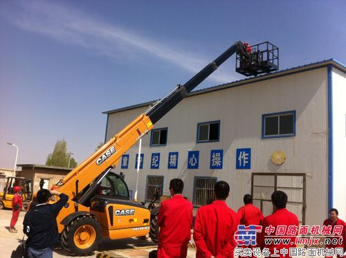 凯斯TX170伸缩臂式多功能车落户我国甘肃玉门油田(1)