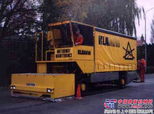 图 1 路面凿毛机