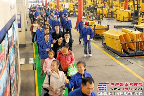 柳工55周年特别活动“工厂开放日”深受员工欢迎