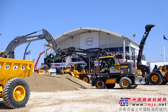 沃尔沃建筑设备多种机械联合“作战”引来众人关注