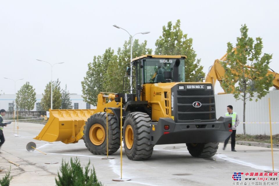 装载机组比赛火热进行中