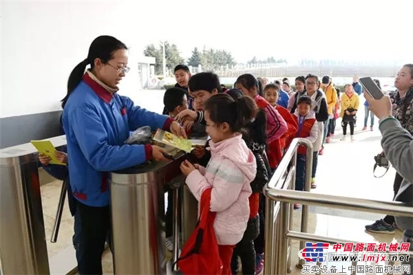 《今日海阳》小记者团走进方圆工业旅游享受明媚春光
