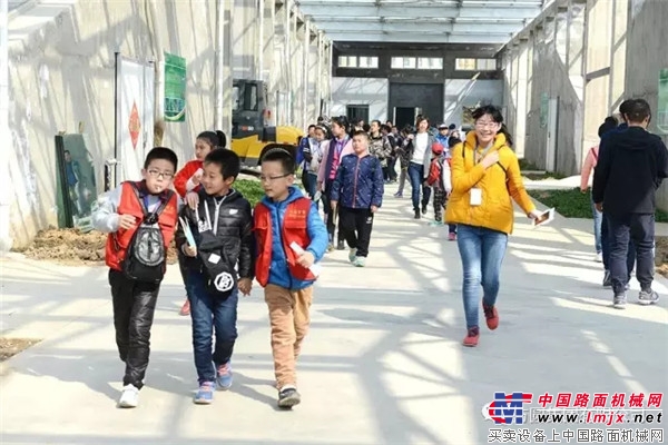 《今日海阳》小记者团走进方圆工业旅游享受明媚春光