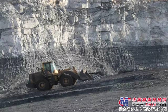 雷沃重工:智•造精彩 诚•就未来