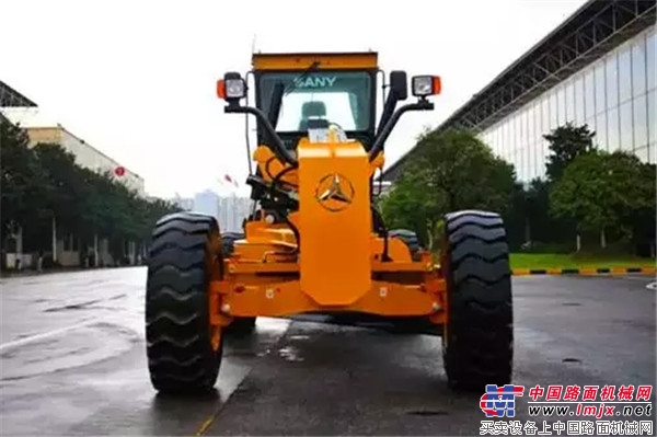 三一C8系列平地机新品下线:高品质、高效率、还省油!