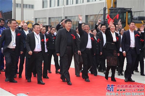 成交额2100万元 徐工道路“全身心服务”再升级哈尔滨站隆重举办