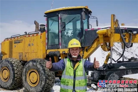 智领技术先机 徐工GR3505平地机助力平朔露天矿