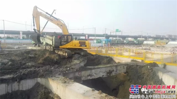 柳工933E:双料冠军引关注