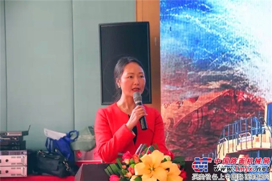 绿色旋风来袭 徐工V系列装载机花开“春城”