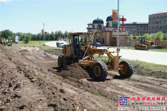 我们的平地机特种兵,就是这个范儿!