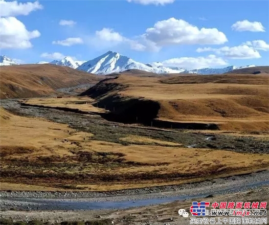 巍巍昆仑玉,徐工助我行。