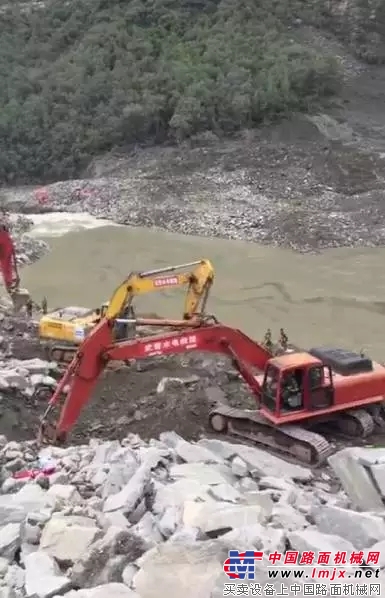 加油茂县!愿灾难不再,向所有拯救生命的努力致敬!