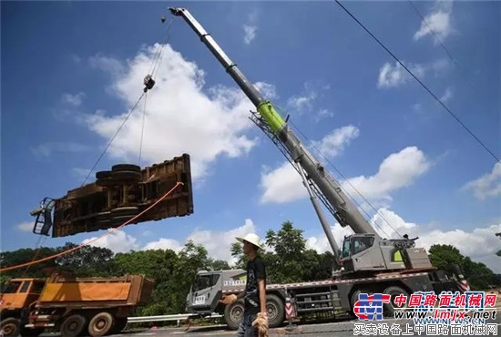 中联重科ZTC800V奔赴望城“智取”溃口!