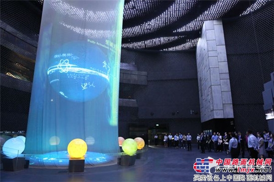 东亚论坛代表团访问中联重科 高端创新制造扬名海外