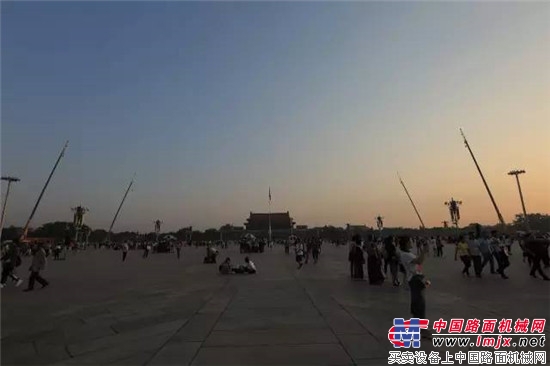 天安门广场奋战5天5夜,4台徐工起重机如何挑战新难度?