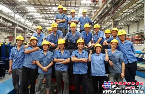 最美安柳人|烈日之下,向柳工起重机背后的英雄致敬!