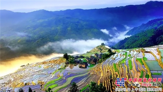 岳首筑路机械助力贵州实施县县通高速“加密规划”