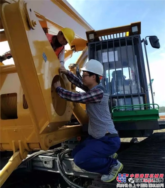 一个个火力全开的日夜拼搏,汗水从上班的那一刻开始就没有干过!