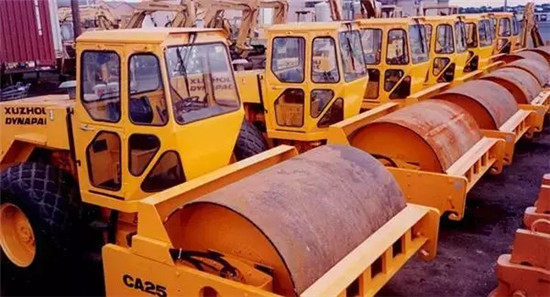 震撼!连续30年领跑行业、抢占海外高端市场:百台徐工压路机批量出口北美