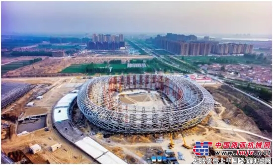 8台徐工起重机齐聚北京“鸟巢”,又一地标建筑即将诞生!