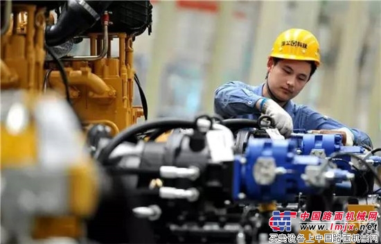 “1+13省市党报全媒体环省行”记者深入徐工集团采访