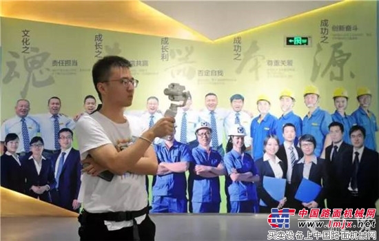 “1+13省市党报全媒体环省行”记者深入徐工集团采访