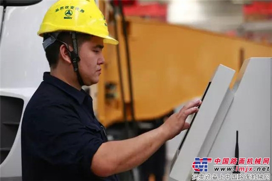 三一泵车装配班:一年拧24万个螺钉的金扳手!