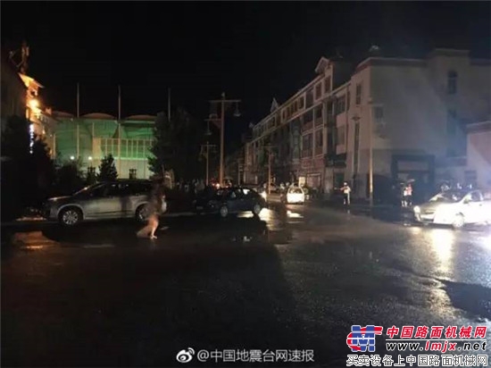 柳工挖掘机:九寨沟,我们一直在一起!