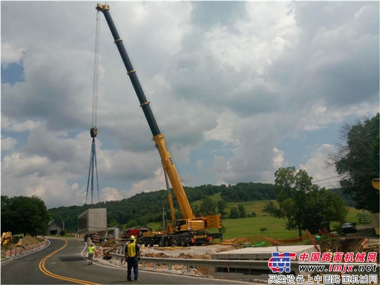 “中国徐工果然很厉害!”改写历史的吊装,徐工XCA300U让美国人目瞪口呆!