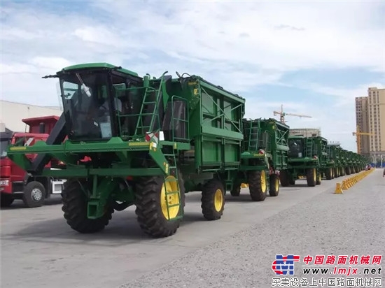 佳木斯制造助力“一带一路”,迪尔9970摘棉机获好评