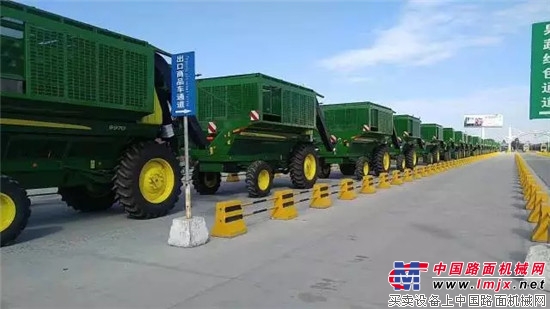 佳木斯制造助力“一带一路”,迪尔9970摘棉机获好评