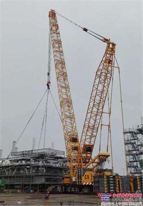 So Strong!看数十台徐工起重机闪耀千岛之国!