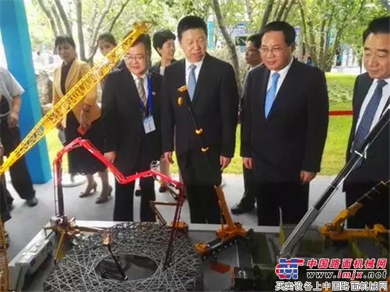 省委书记李强分享江苏创新发展故事,称赞徐工是一家“不简单”的企业!