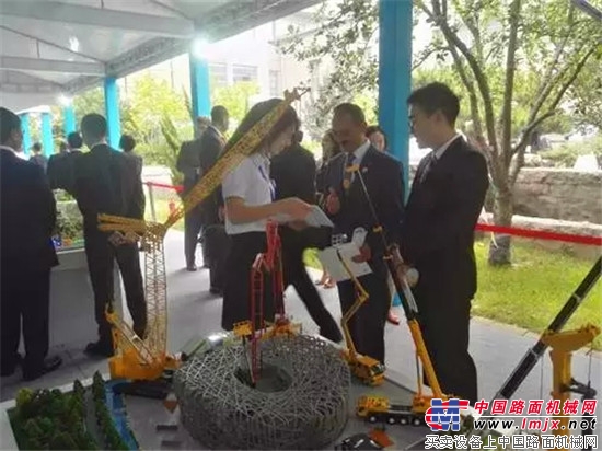 省委书记李强分享江苏创新发展故事,称赞徐工是一家“不简单”的企业!