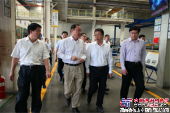 临沂市委书记王玉君到山东临工调研