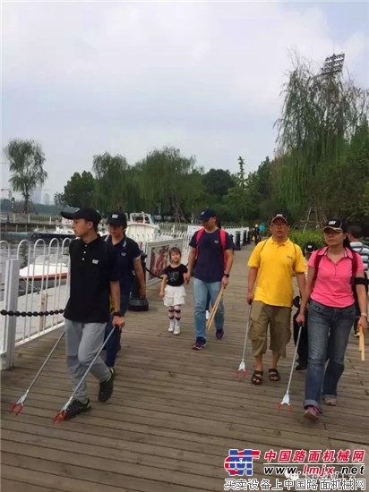 有freestyle, 我们还友爱环境!——卡特彼勒乐水行