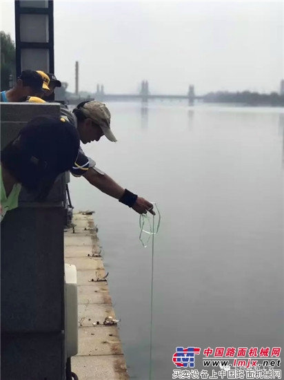 有freestyle, 我们还友爱环境!——卡特彼勒乐水行