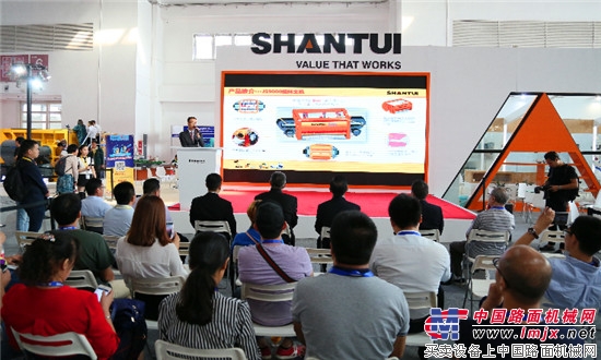 处女秀!山推建友JS9000混凝土搅拌主机引爆BICES 2017