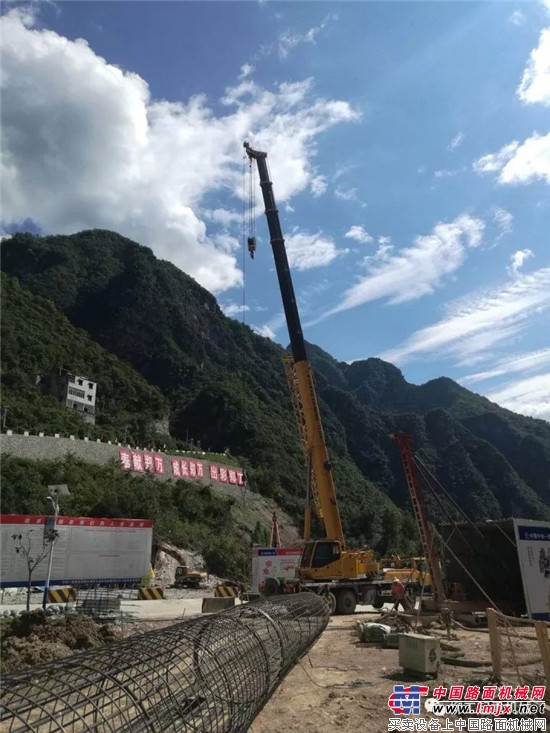 柳工TC250A5:郑万高铁上5760个小时的有力保障