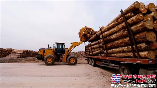 山工机械:时间紧强度大,木材装卸全靠它
