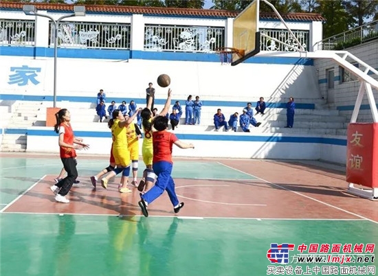 “方圆杯”女子篮球比赛精彩上演