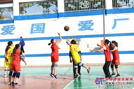 “方圆杯”女子篮球比赛精彩上演