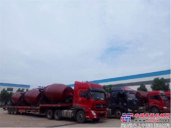 深耕海外市场 中联重科搅拌车批量发往印度尼西亚