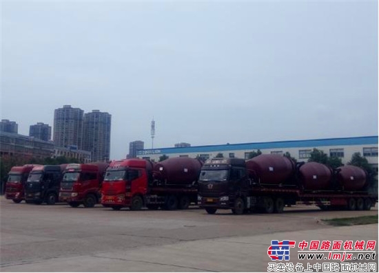 深耕海外市场 中联重科搅拌车批量发往印度尼西亚
